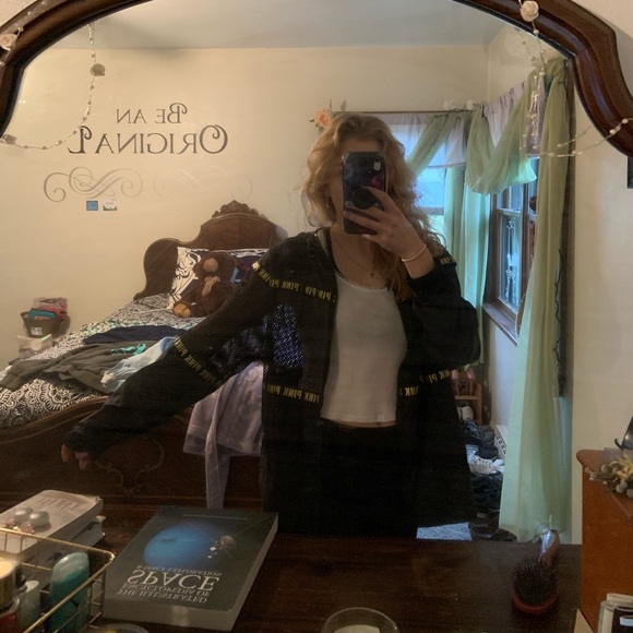 🌟SOLD🌟PINK Windbreaker with a Mesh Panel - Picture 4 of 5